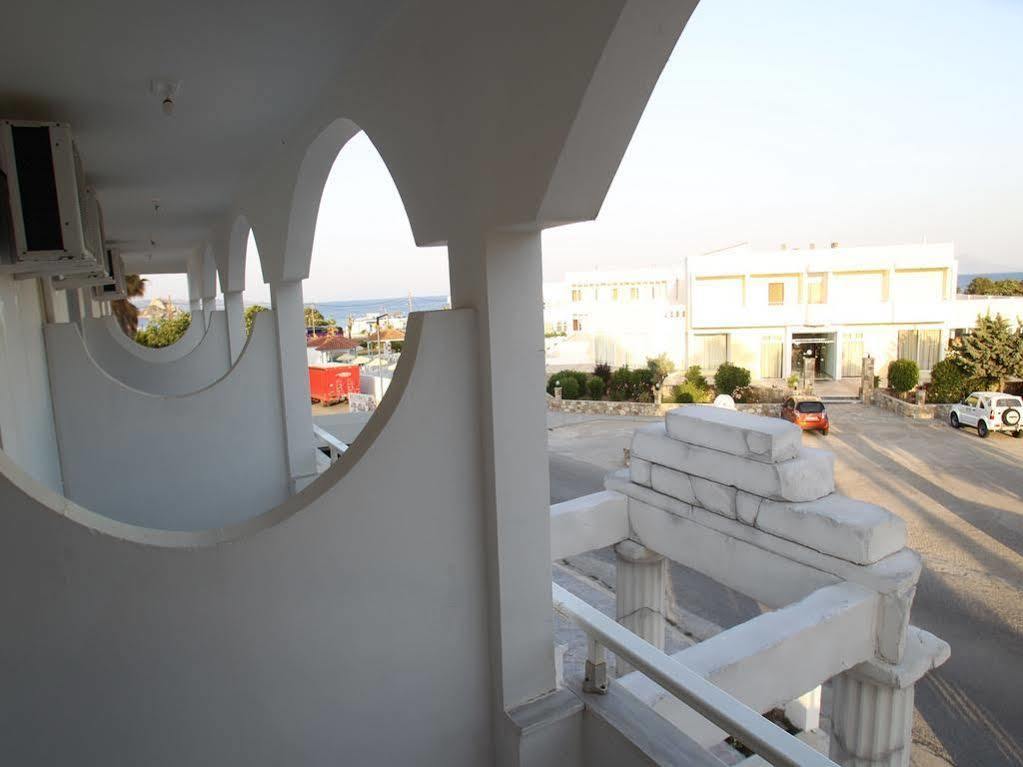 Antonis Hotel Kéfalos Exteriör bild
